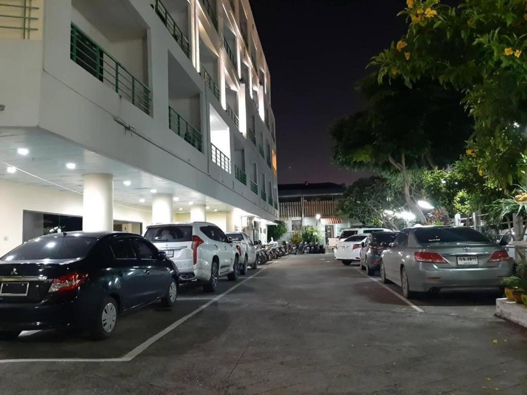 Central Place Hotel Rayong Exterior photo