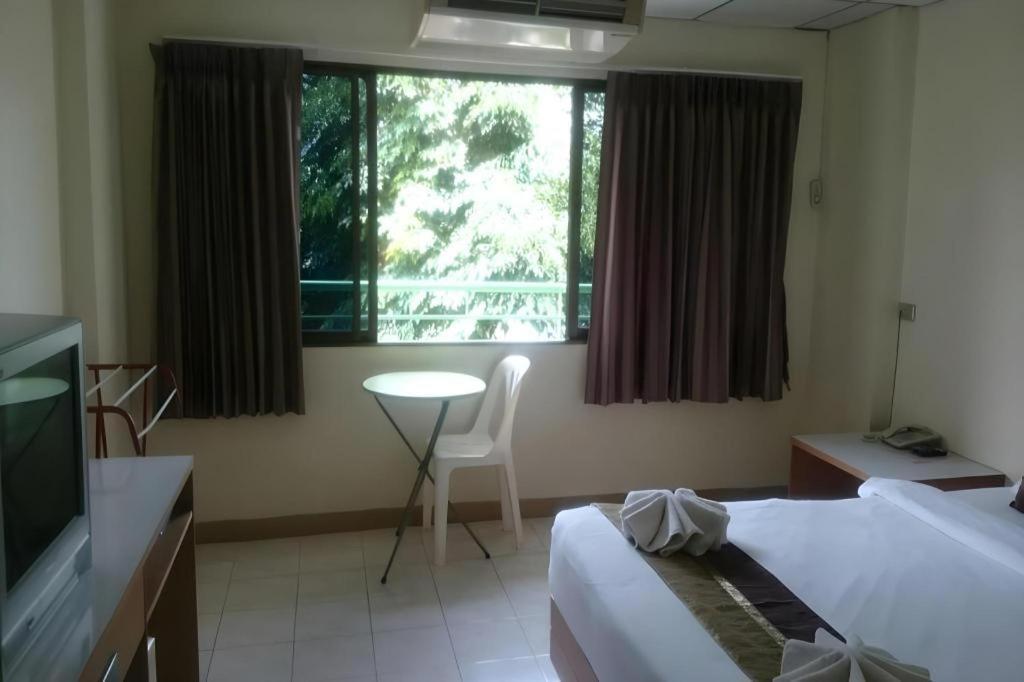 Central Place Hotel Rayong Exterior photo